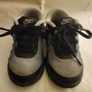 NIKE AIR LACE UP SNEAKER,  SIZE 6C
